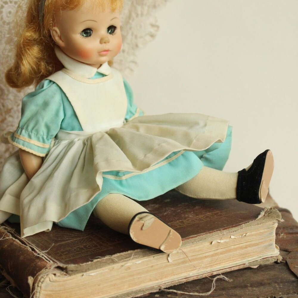 Vintage 1960s 1970s Madame Alexander Doll, Alice In Wonderland, Model # 1552 - Picture 12 of 13